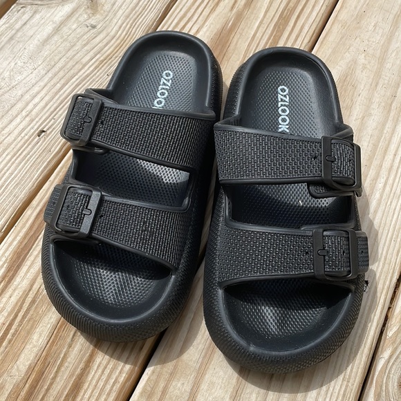 UNISEX Black Slip On Sandals/Slides Size W-6-7/ M-4.5-5.5 - Picture 3 of 9
